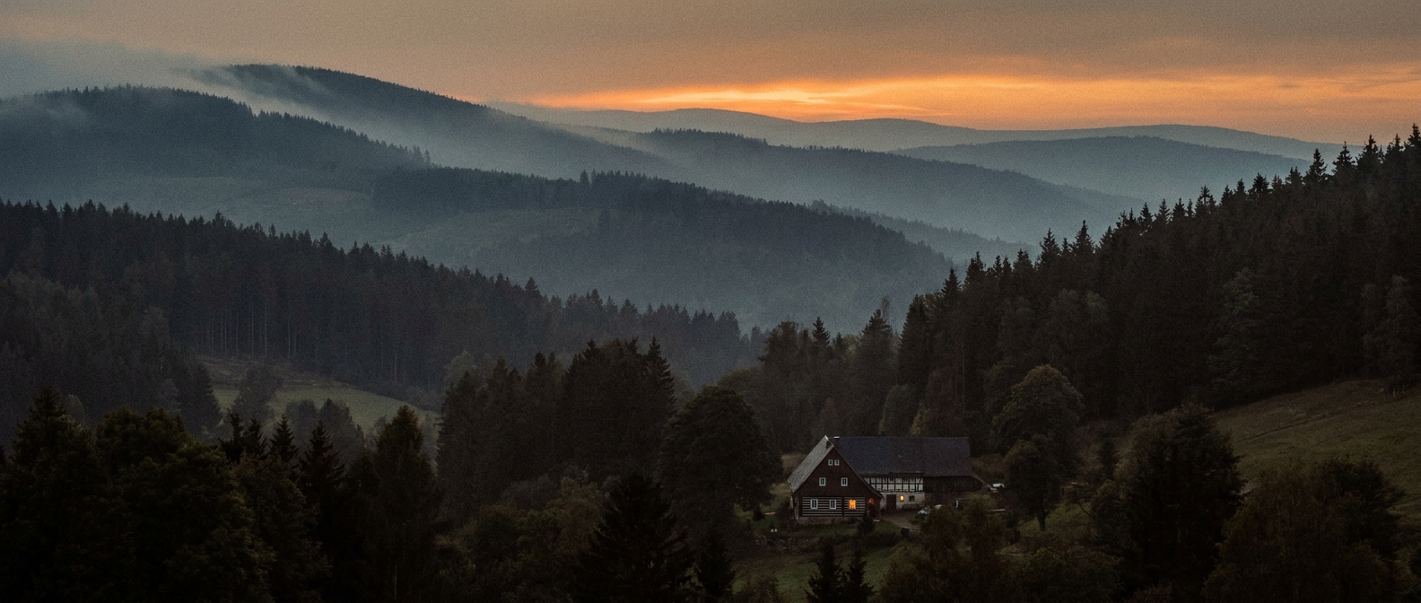 Das Erzgebirge in der Dämmerung